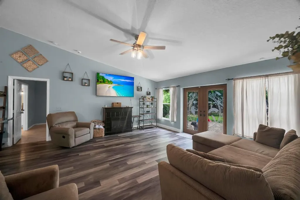 621 SW Mccullough Avenue Port St Lucie FL 34953