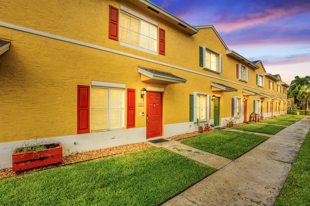522 W Bloxham Street Lantana FL 33462
