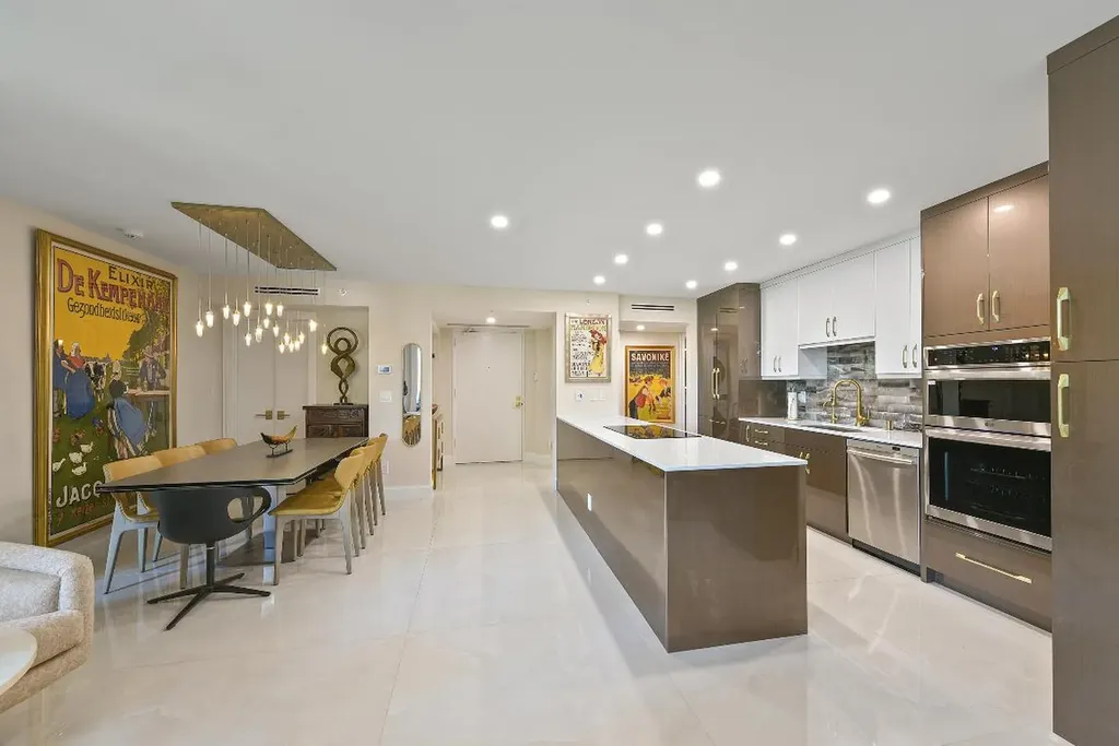 100 SE 5th Avenue Boca Raton FL 33432