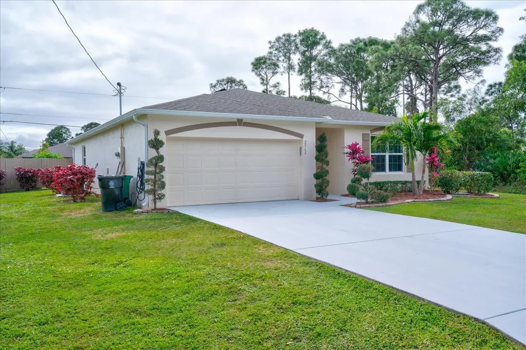 2562 SE Tiffany Avenue Port St Lucie FL 34952