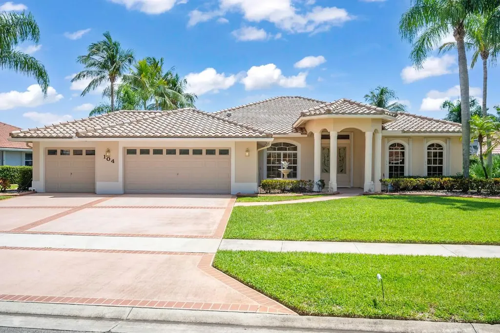 104 Cypress Crescent Royal Palm Beach FL 33411