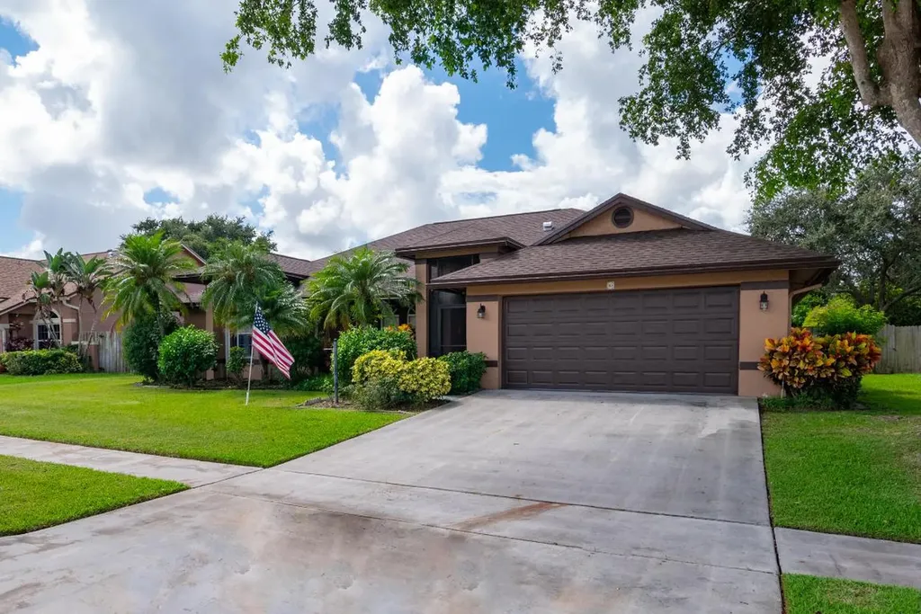 113 Queens Lane Royal Palm Beach FL 33411