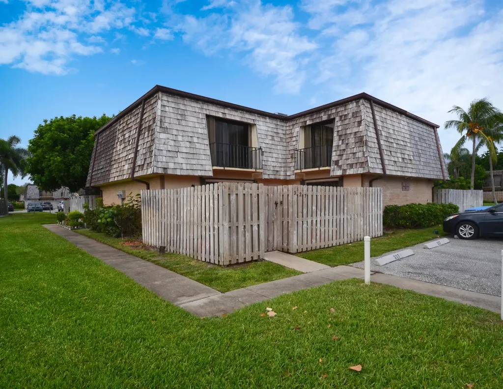 327 Lake Arbor Drive Palm Springs FL 33461
