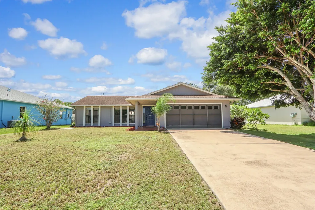 452 NW Fairfax Avenue Port St Lucie FL 34983