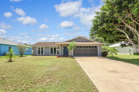 452 NW Fairfax Avenue Port St Lucie FL 34983