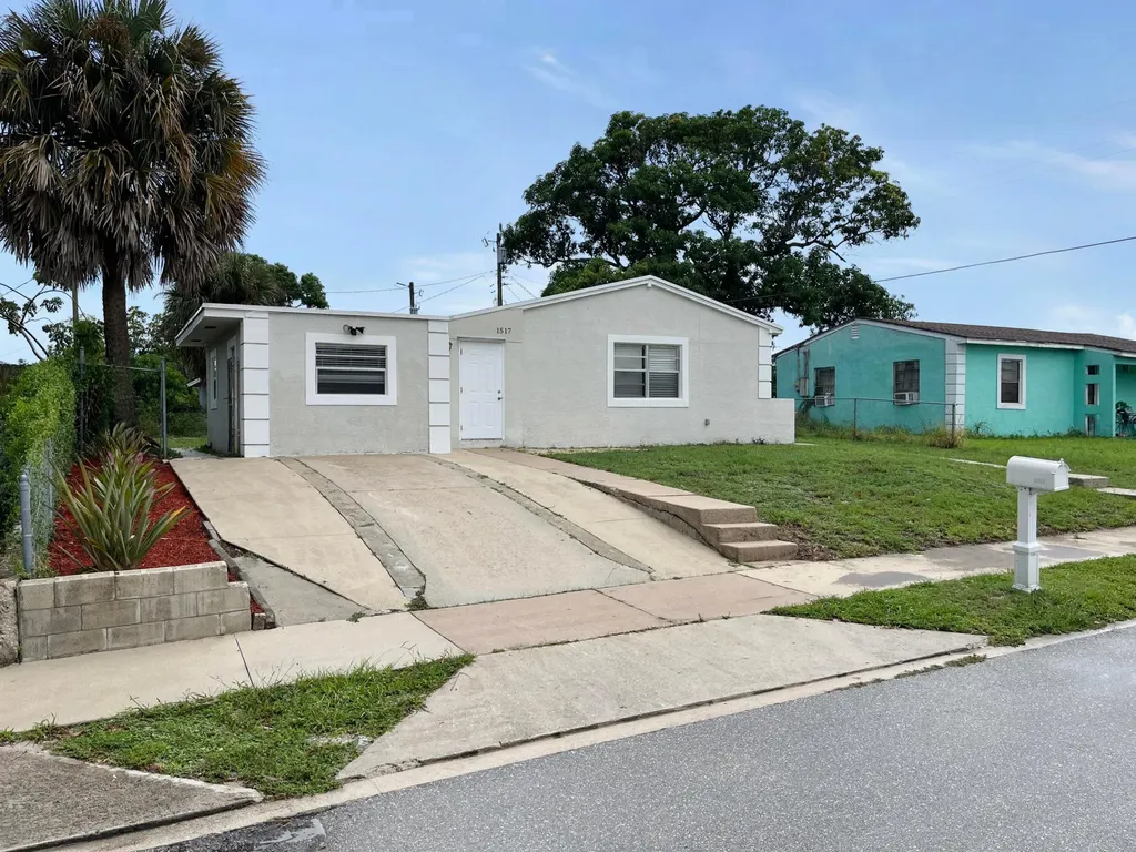 1517 14th Avenue S Lake Worth Beach FL 33460