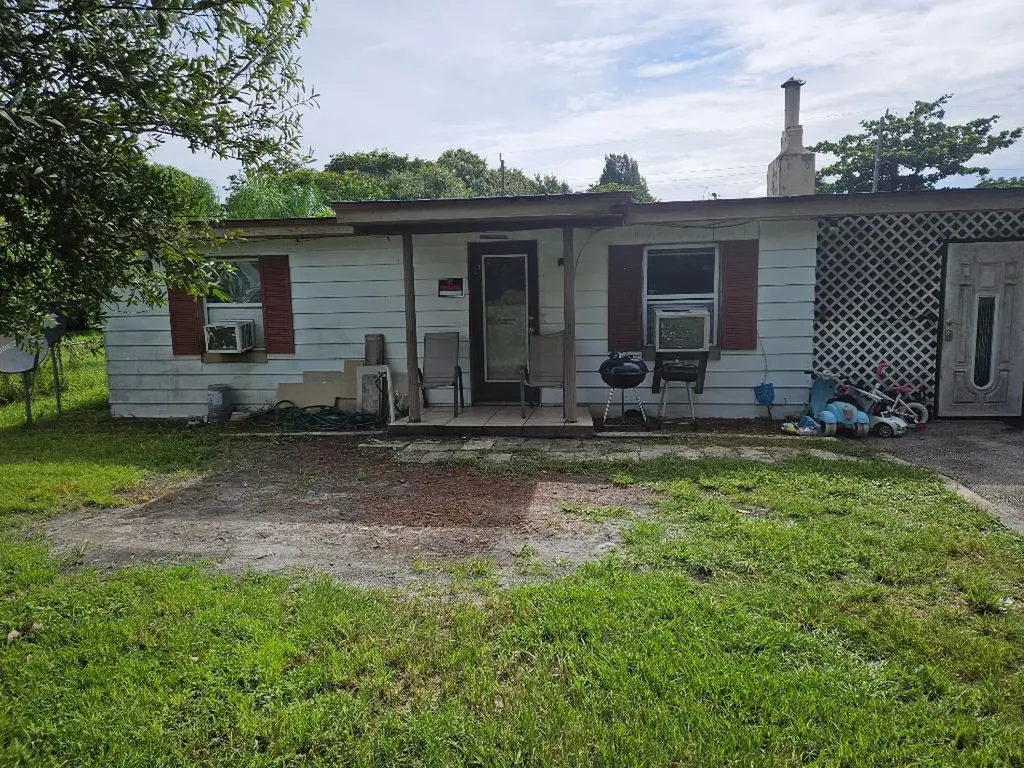 412 N 38th Street Fort Pierce FL 34947