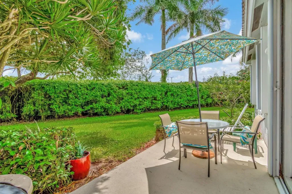 10704 Royal Caribbean Circle Boynton Beach FL 33437