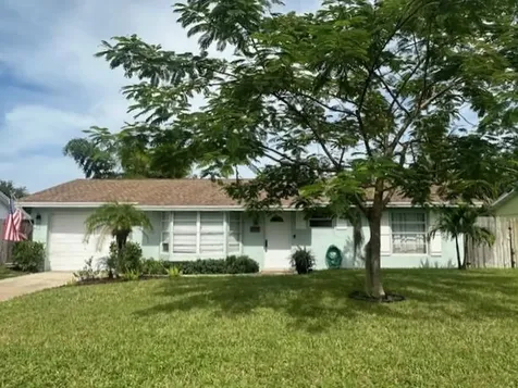 8713 SE Sandridge Avenue Hobe Sound FL 33455