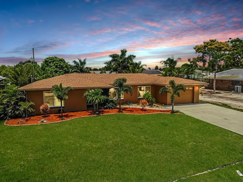 717 SE White Avenue Port St Lucie FL 34983
