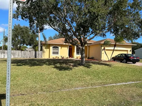 2701 SE Bishop Avenue Port St Lucie FL 34952