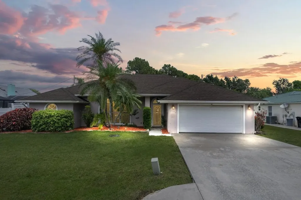2557 SE Calusa Avenue Port St Lucie FL 34952