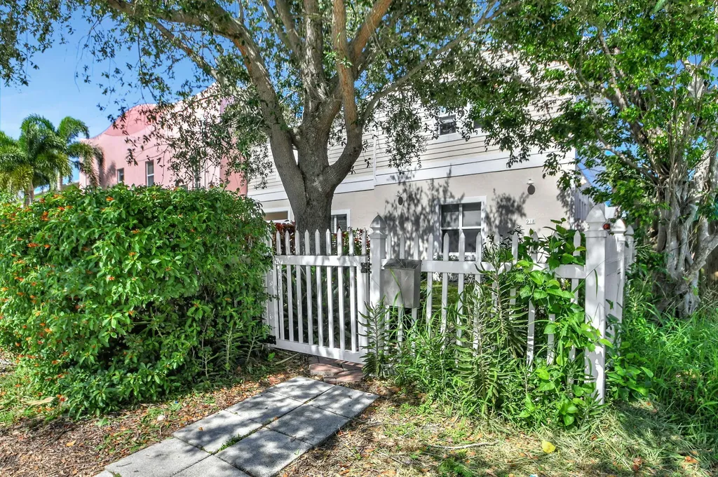 918 N Federal Highway Lake Worth Beach FL 33460
