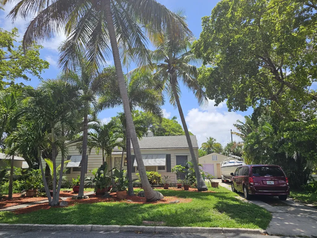 615 N Palmway Lake Worth Beach FL 33460