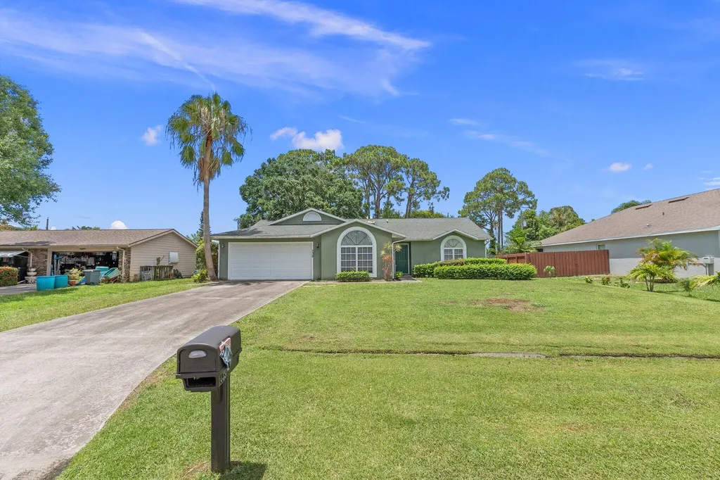 739 SE Evergreen Terrace Port St Lucie FL 34983