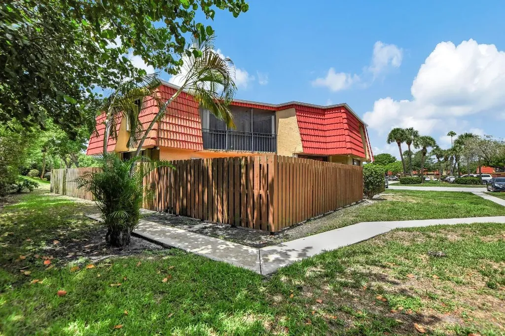 22952 Oxford Place Boca Raton FL 33433