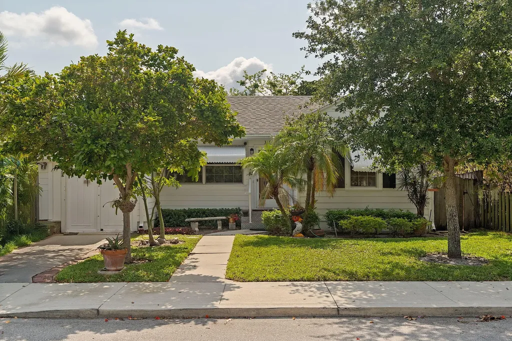 318 N Ocean Breeze Lake Worth Beach FL 33460