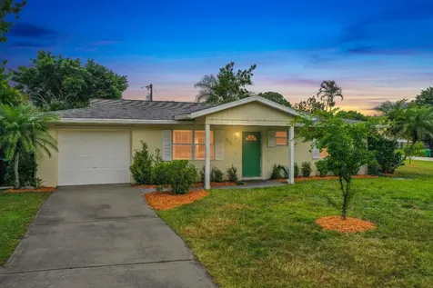202 NE Greenbrier Avenue Port St Lucie FL 34983