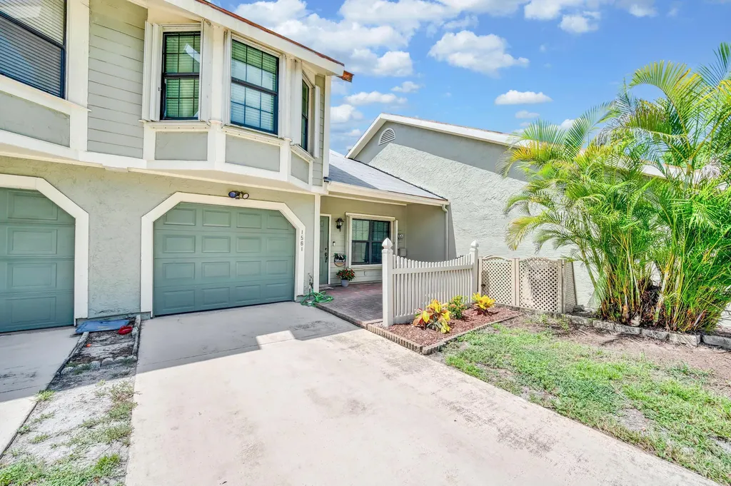 1561 SE Harmony Court Port St Lucie FL 34952