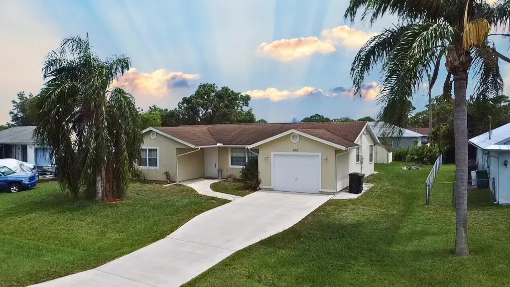 366 SE Lancaster Avenue Port St Lucie FL 34984