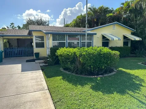 914 SE 3rd Street Boynton Beach FL 33435