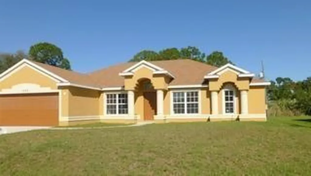425 SE Starfish Avenue Port St Lucie FL 34983
