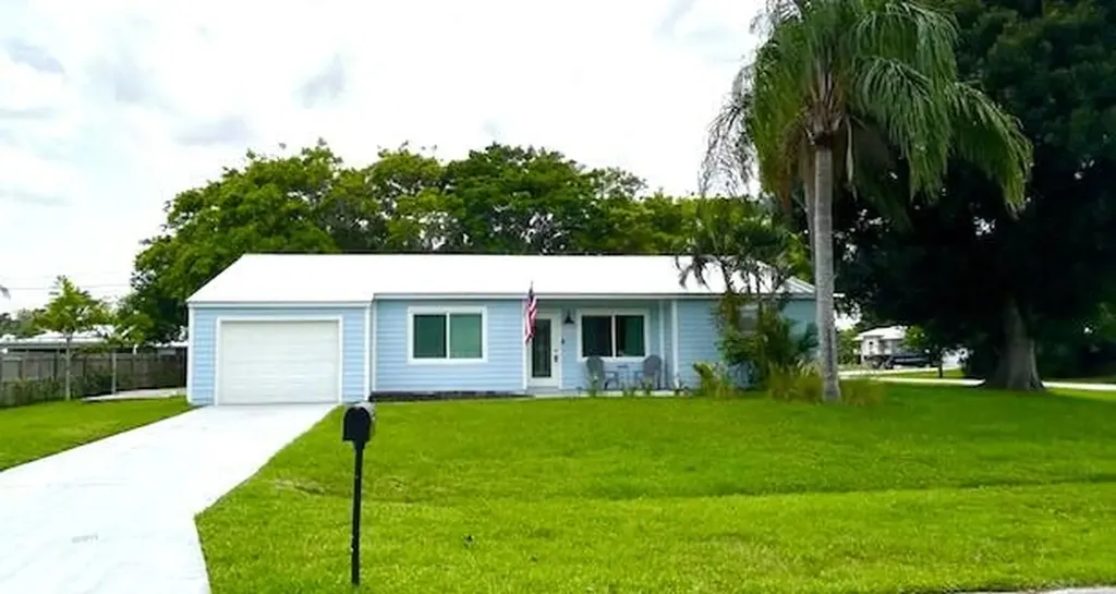 1702 SE Duma Terrace Port St Lucie FL 34952