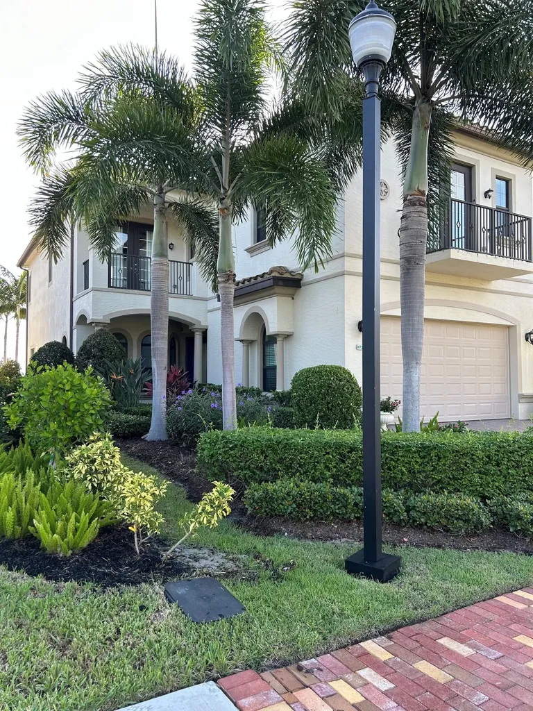 673 SE Fascino Circle Port St Lucie FL 34984