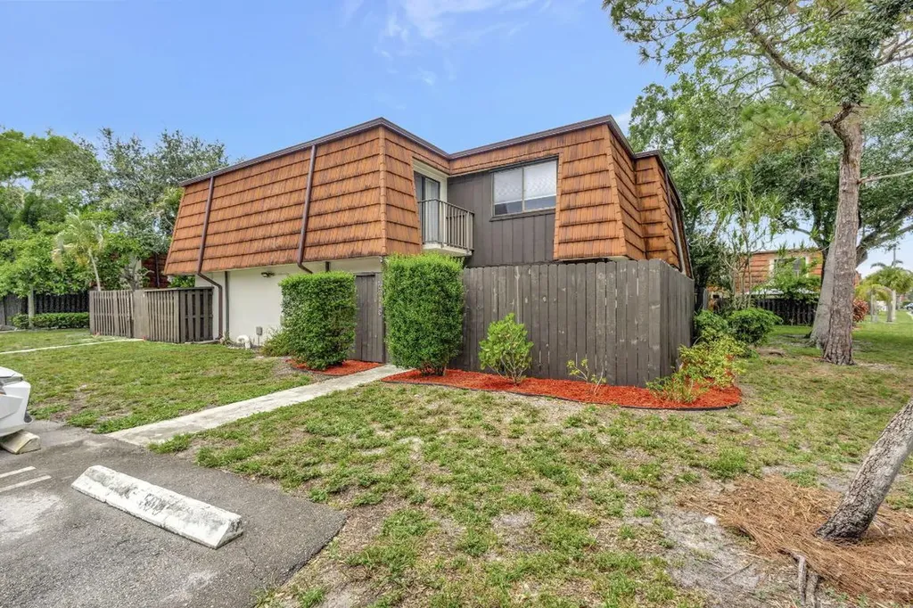 2211 White Pine Circle Greenacres FL 33415
