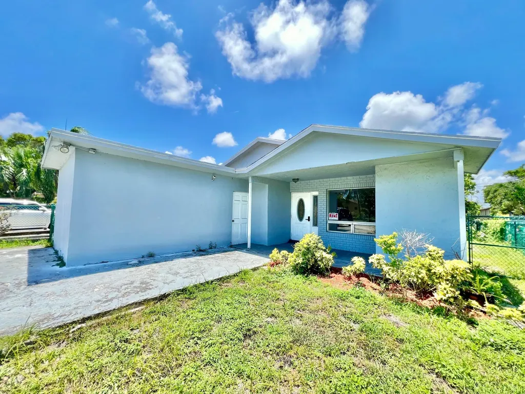 802 SW 5th Avenue Delray Beach FL 33444