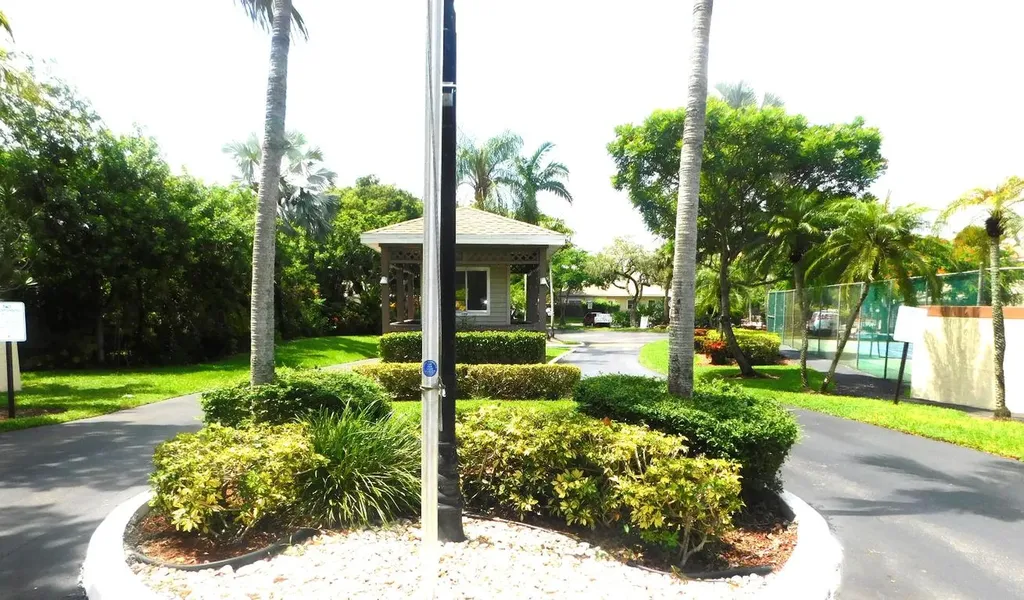 4924 S Hemingway Circle Margate FL 33063