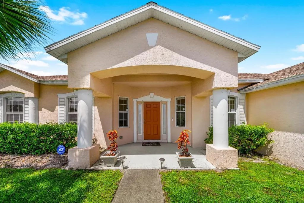 3892 SW Kaiser Street Port St Lucie FL 34953
