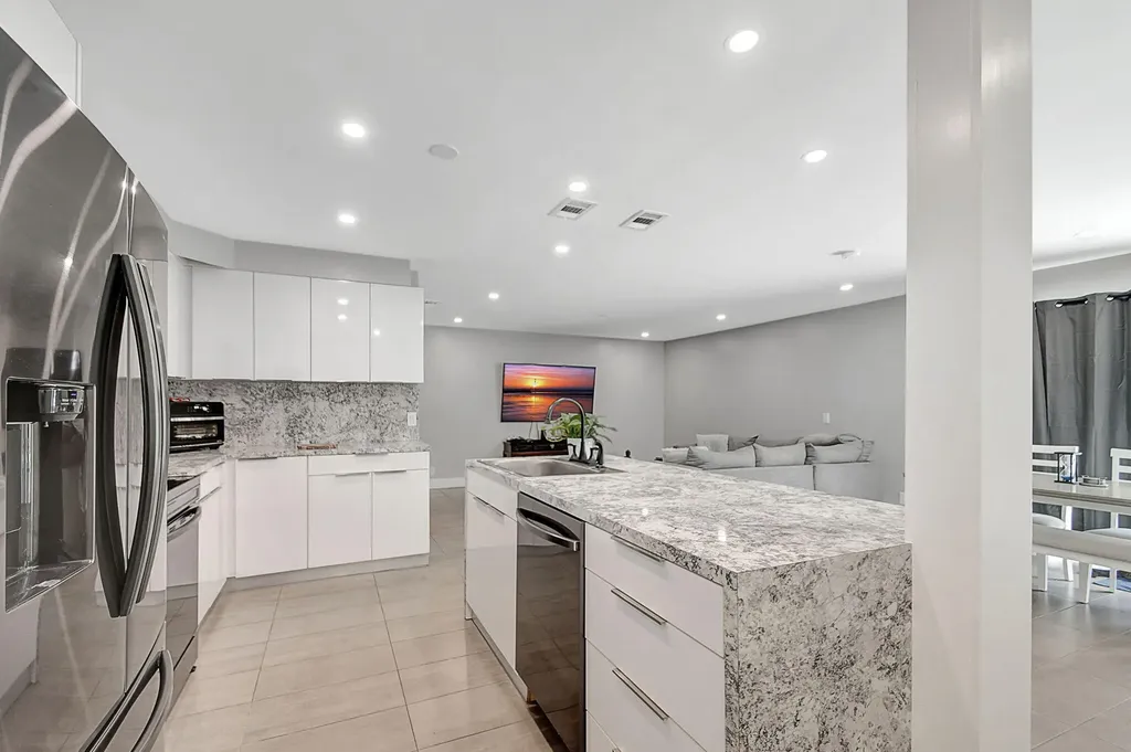 1343 W Ocean Avenue Lantana FL 33462