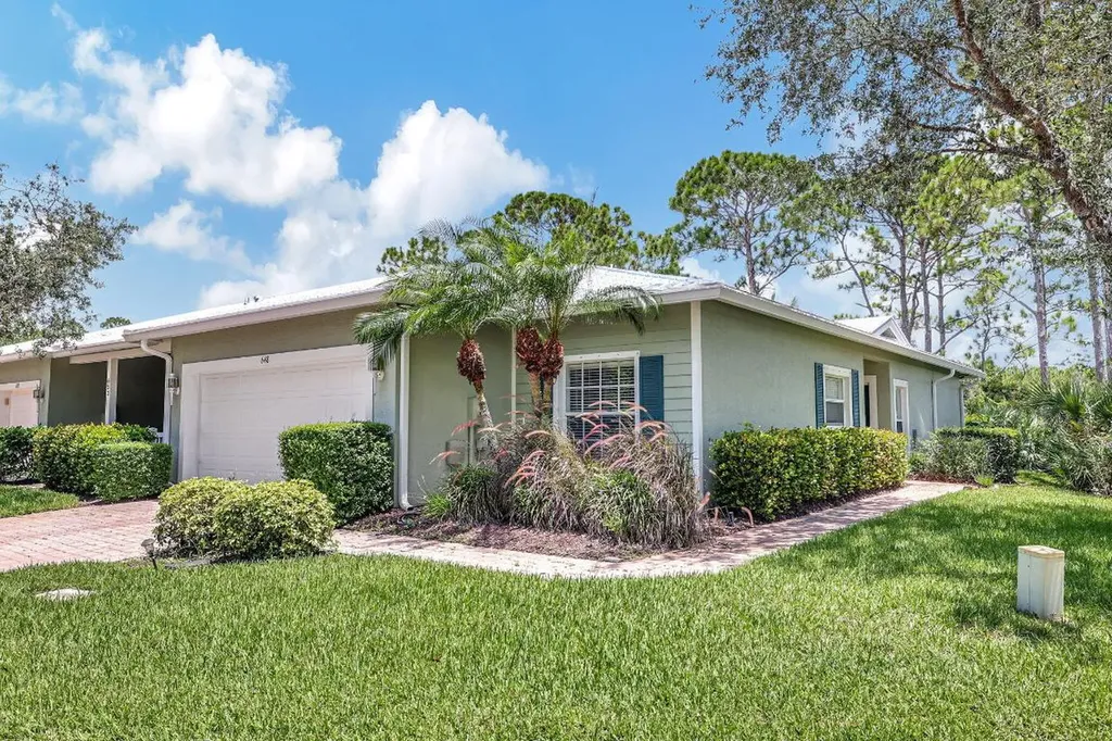 648 NE Bent Paddle Lane Port St Lucie FL 34983