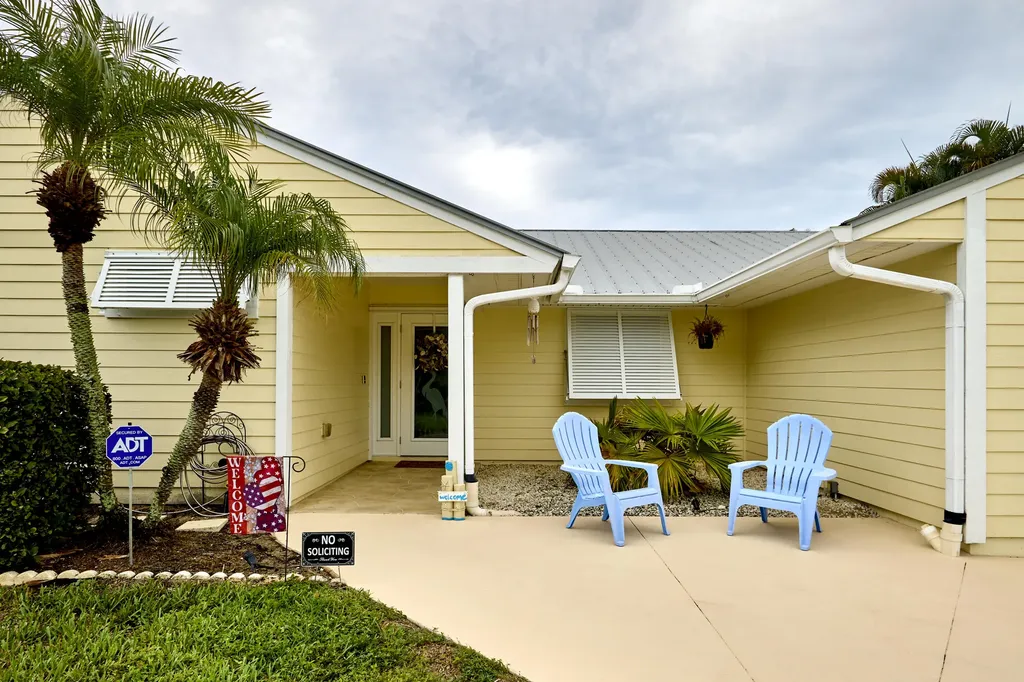 2485 NE 16th Court Jensen Beach FL 34957