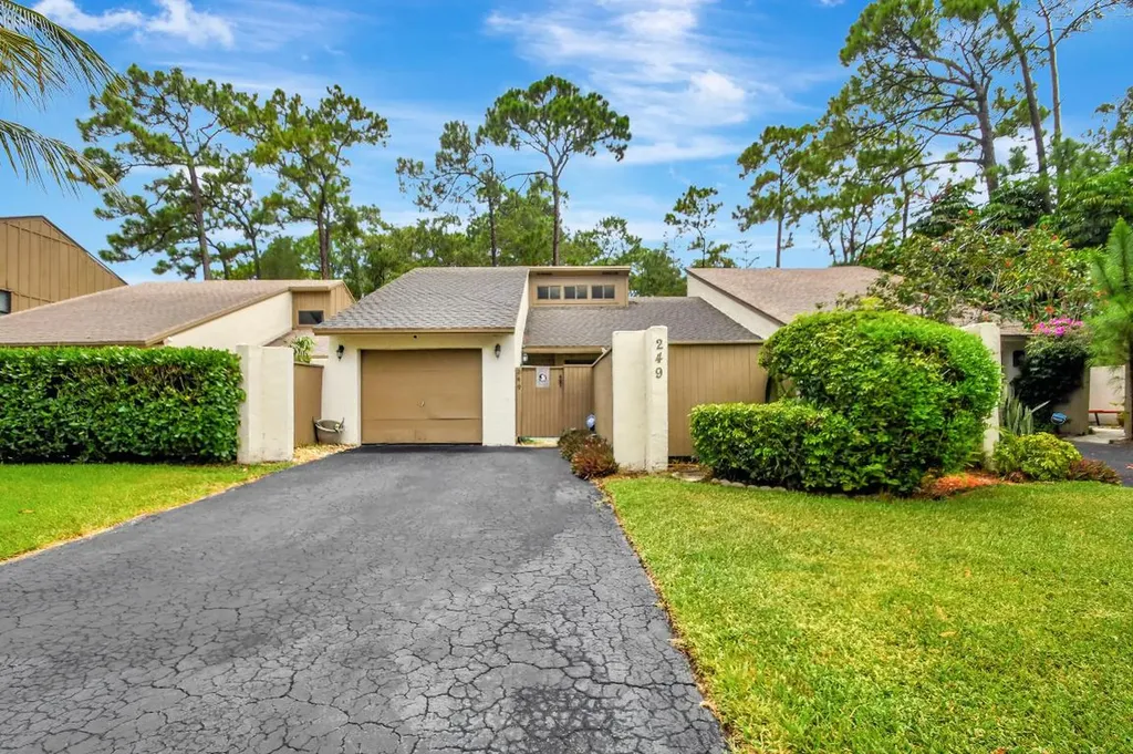 249 Pleasant Wood Drive Wellington FL 33414