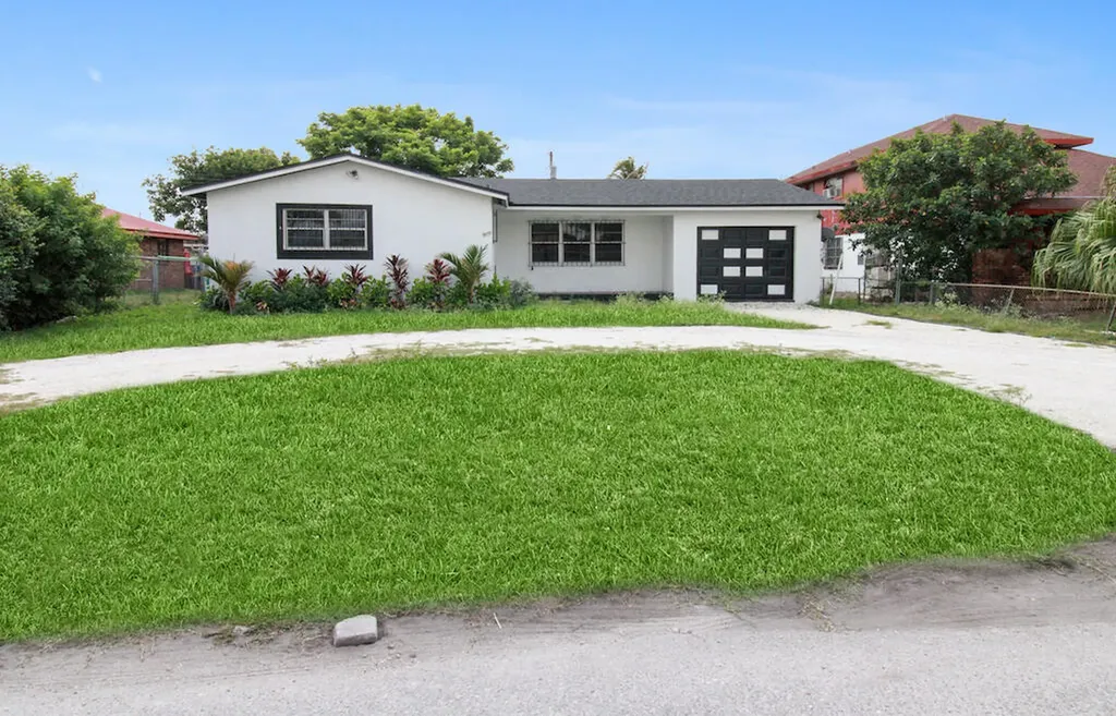 621 SW 12th Street Belle Glade FL 33430