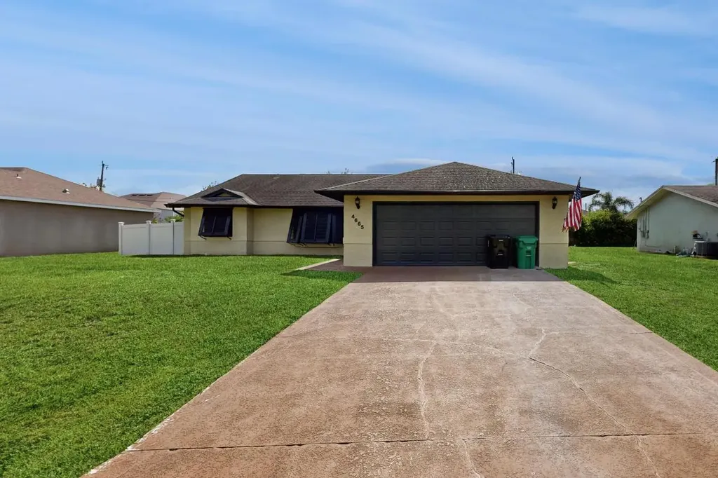 4665 SW Vahalla Street Port St Lucie FL 34953