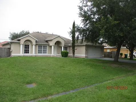 2092 SW Pruitt Street Port St Lucie FL 34953