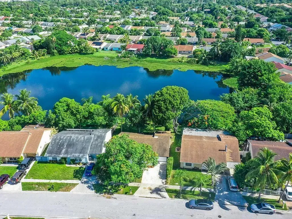 5921 Ithaca Circle W Lake Worth FL 33463