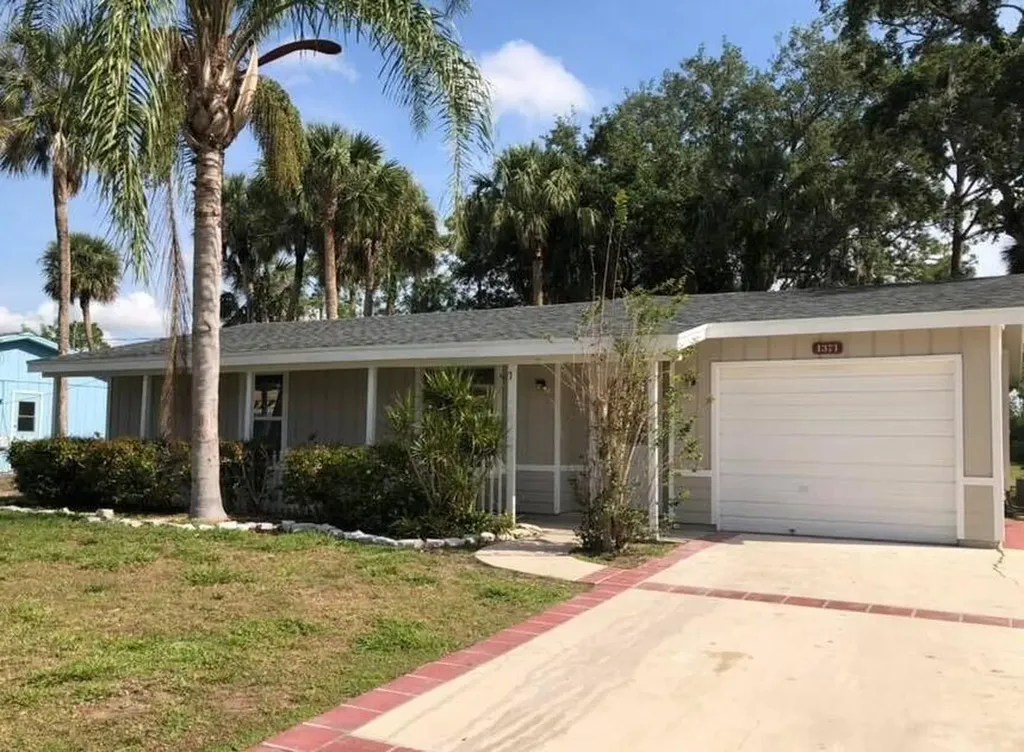 1371 SW Babcock Avenue Port St Lucie FL 34953