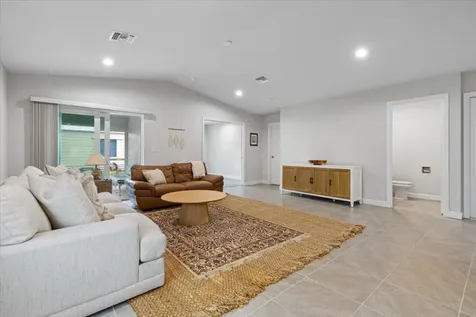 20 Flores Del Norte Fort Pierce FL 34951