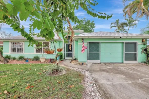 307 SE Navy Avenue Port St Lucie FL 34984