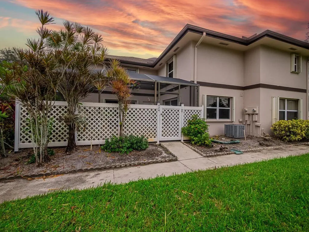 42 Essex Court Royal Palm Beach FL 33411