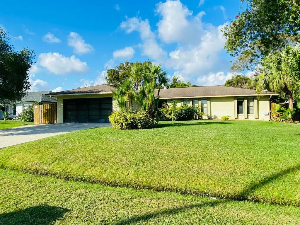 955 SE Brookedge Avenue Port St Lucie FL 34983