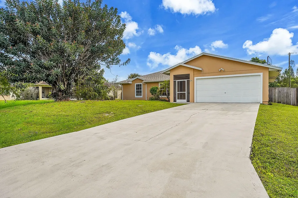 585 NW Turton Terrace Port St Lucie FL 34983