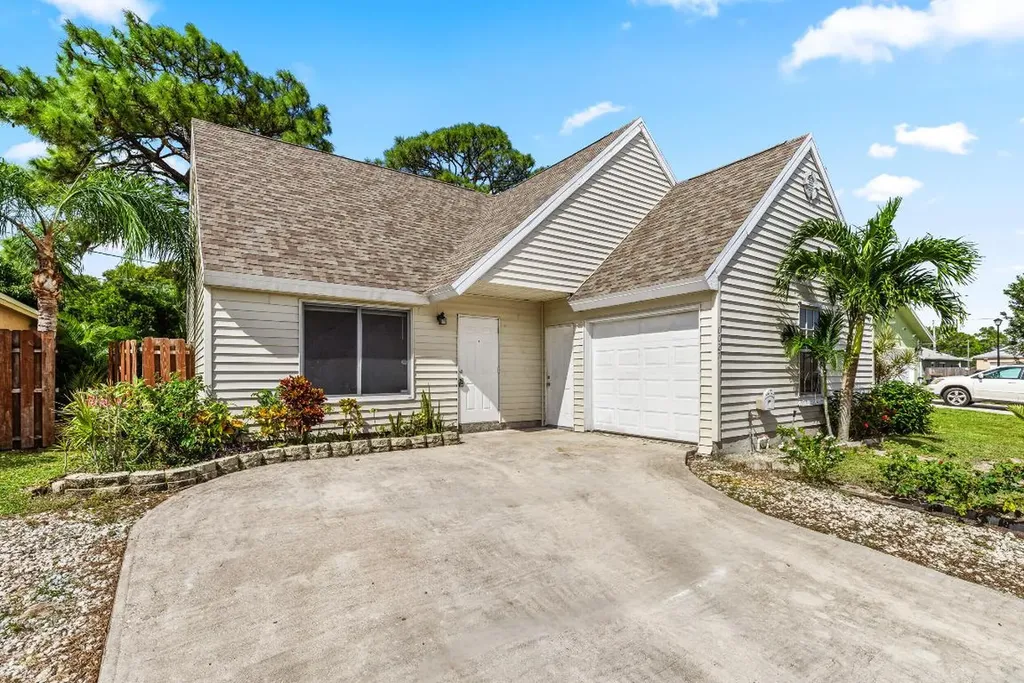 6027 Bania Wood Circle Lake Worth FL 33462