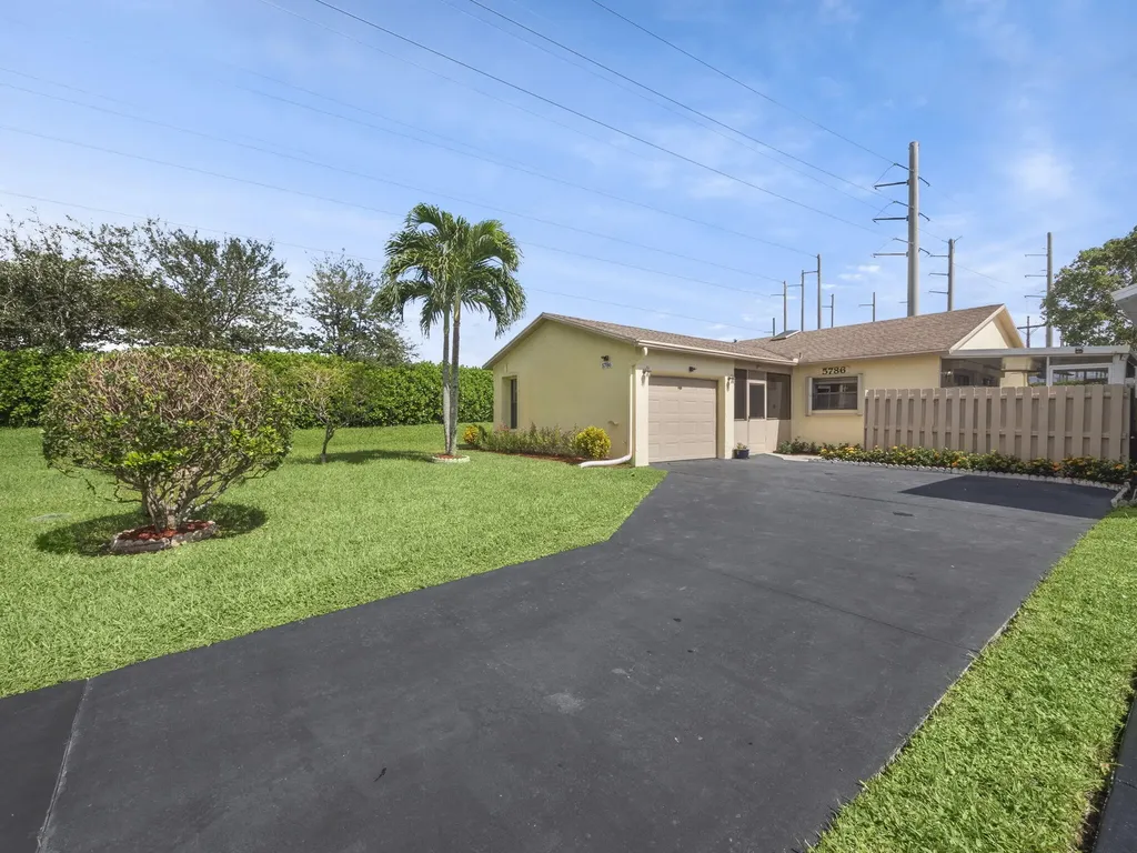 5786 Mirror Lakes Boulevard Boynton Beach FL 33472