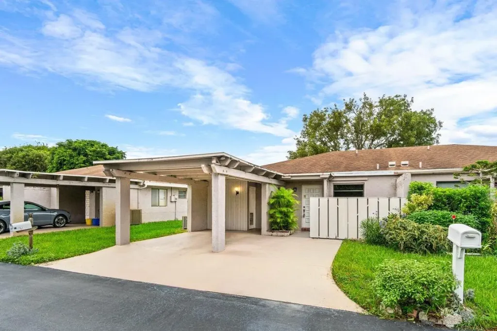 6844 Moonlit Drive Delray Beach FL 33446