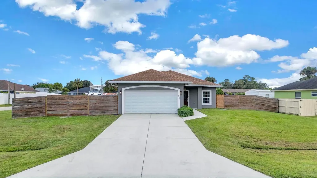 2001 SW Aguero Street Port St Lucie FL 34953